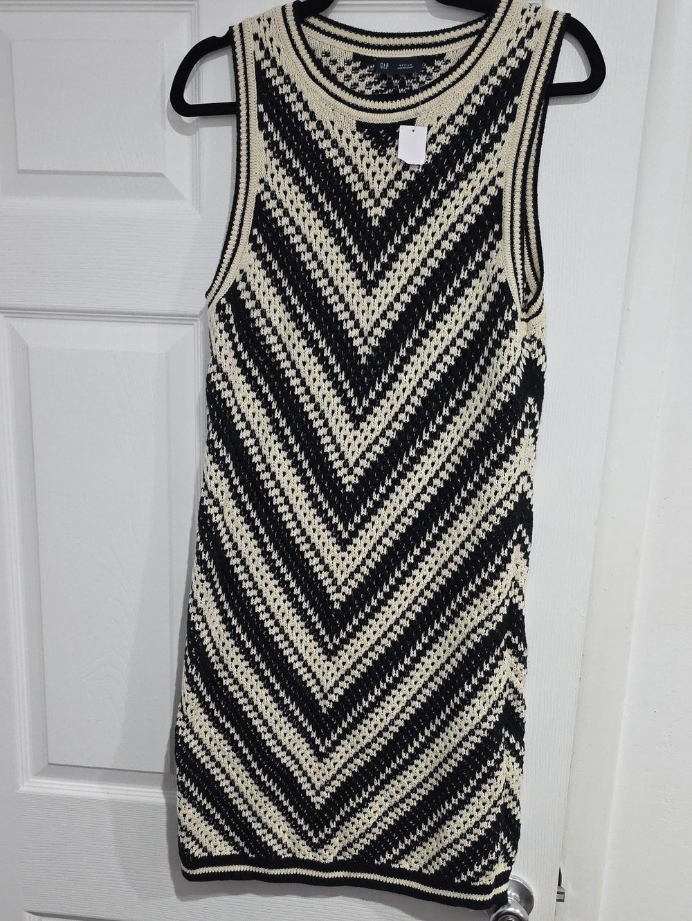 GAP Black and Cream Chevron Knit Sleeveless Crew Dress